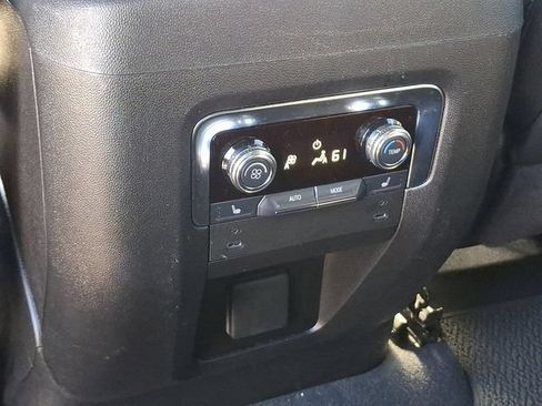 Used 2025 GMC Yukon Denali AWD/4WD image 18