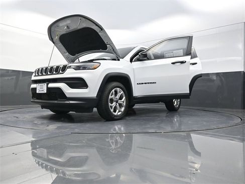 Used 2025 Jeep Compass Sport image 27
