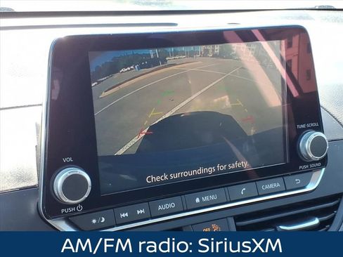 Used 2024 Nissan Altima 2.5 SV FWD image 3