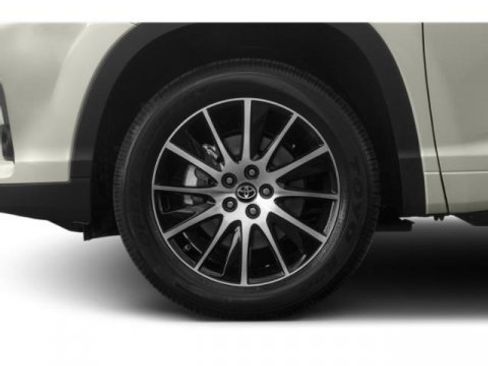 Used 2019 Toyota Highlander XLE AWD/4WD image 11