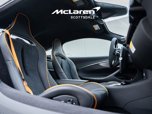 Used 2023 McLaren Artura image 17