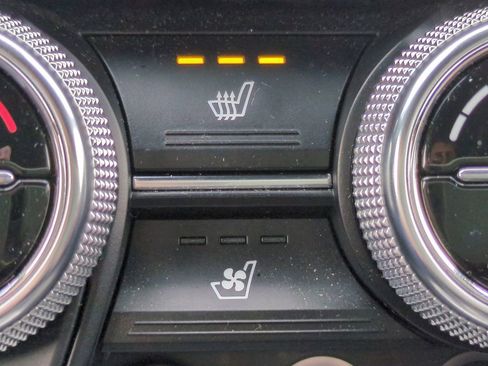 Used 2022 Genesis G70 3.3T w/ Sport Prestige Package image 23