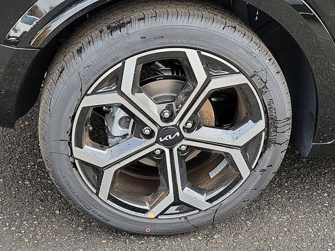 Used 2024 Kia Niro EX Touring image 5