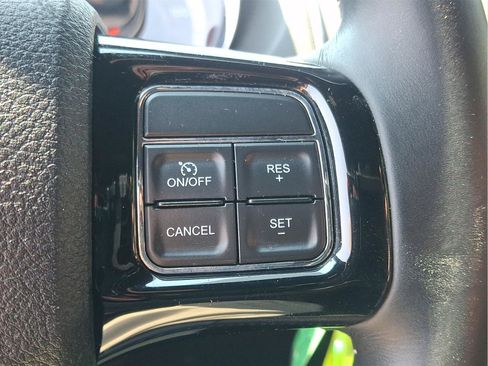 Used 2018 Dodge Grand Caravan SE FWD image 19