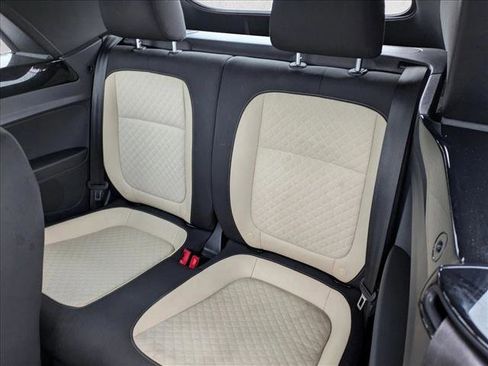 Used 2019 Volkswagen Beetle 2.0T SE image 17