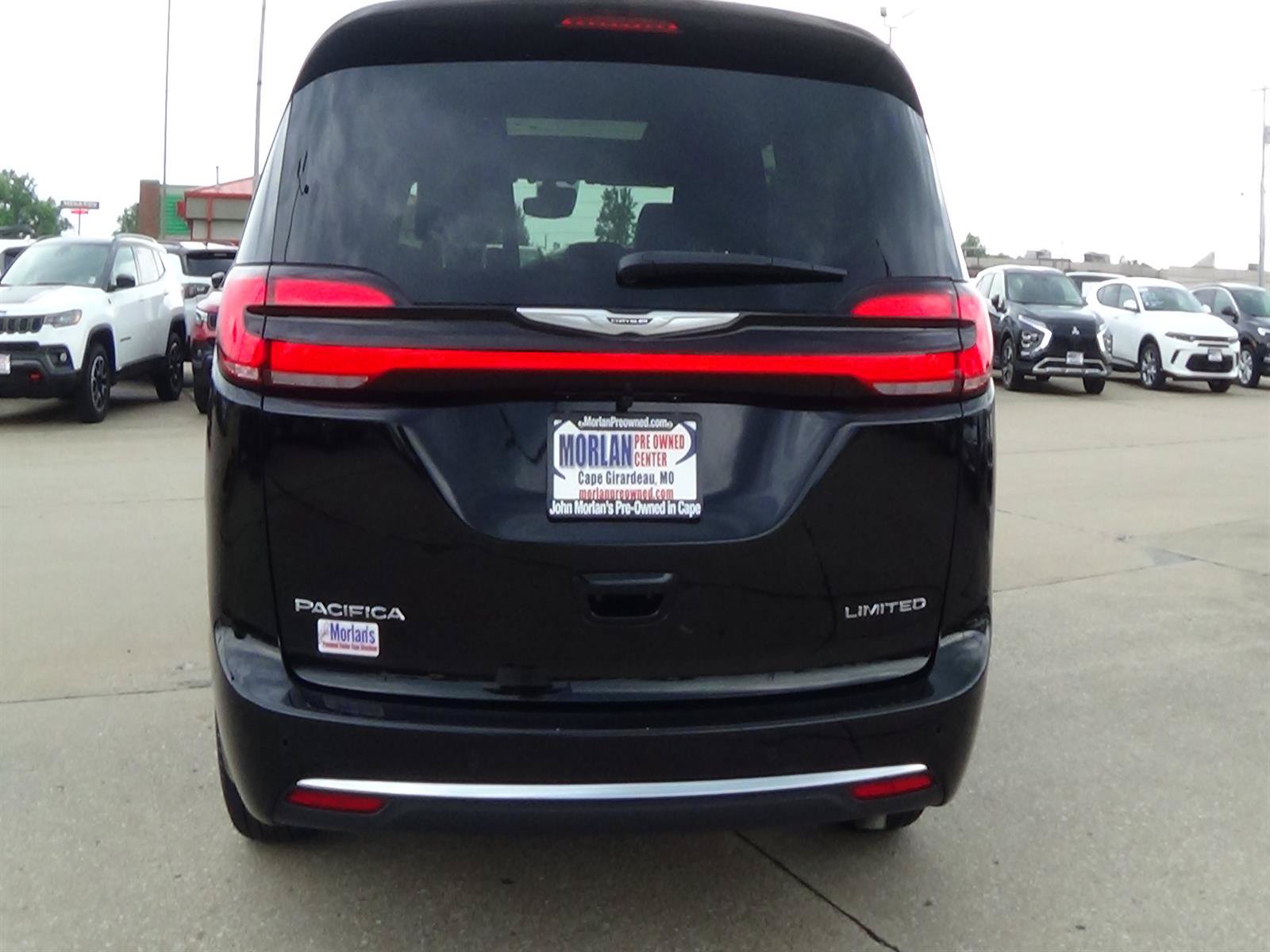 Used 2026 Chrysler Pacifica Limited FWD image 7