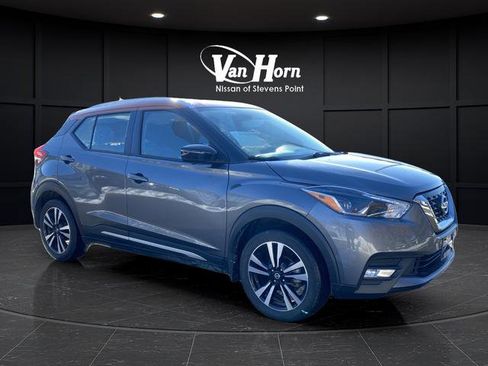 Used 2018 Nissan Kicks SR image 1