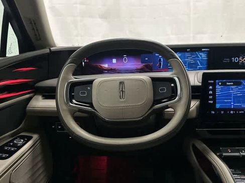 Used 2025 Lincoln Nautilus Premier AWD/4WD image 15
