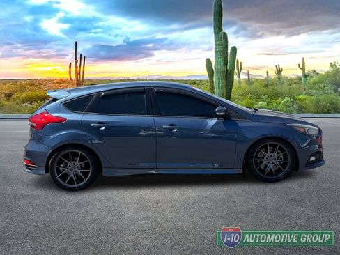 Used 2018 Ford Focus ST FWD image 3