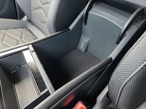 Used 2024 Volkswagen Atlas Cross Sport SE FWD image 45