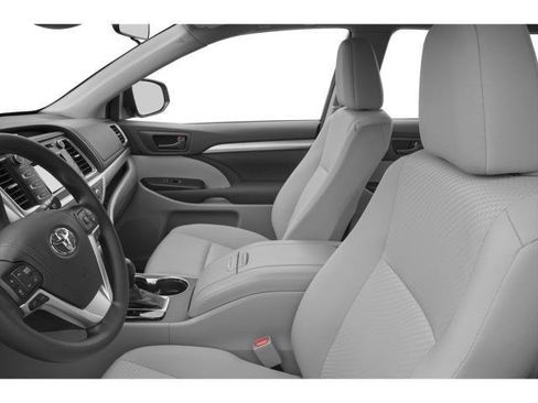 Used 2019 Toyota Highlander LE FWD image 5