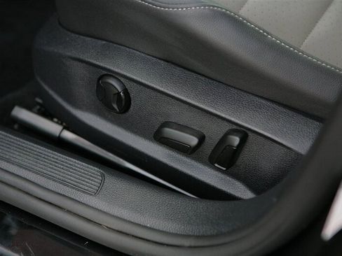 Used 2015 Volkswagen Golf SEL FWD image 12