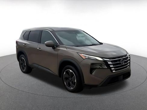 Used 2025 Nissan Rogue SV AWD/4WD image 3