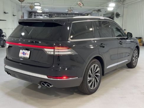 New 2026 Lincoln Aviator Premiere image 9
