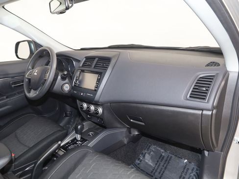 Used 2025 Mitsubishi Outlander Sport AWD image 32