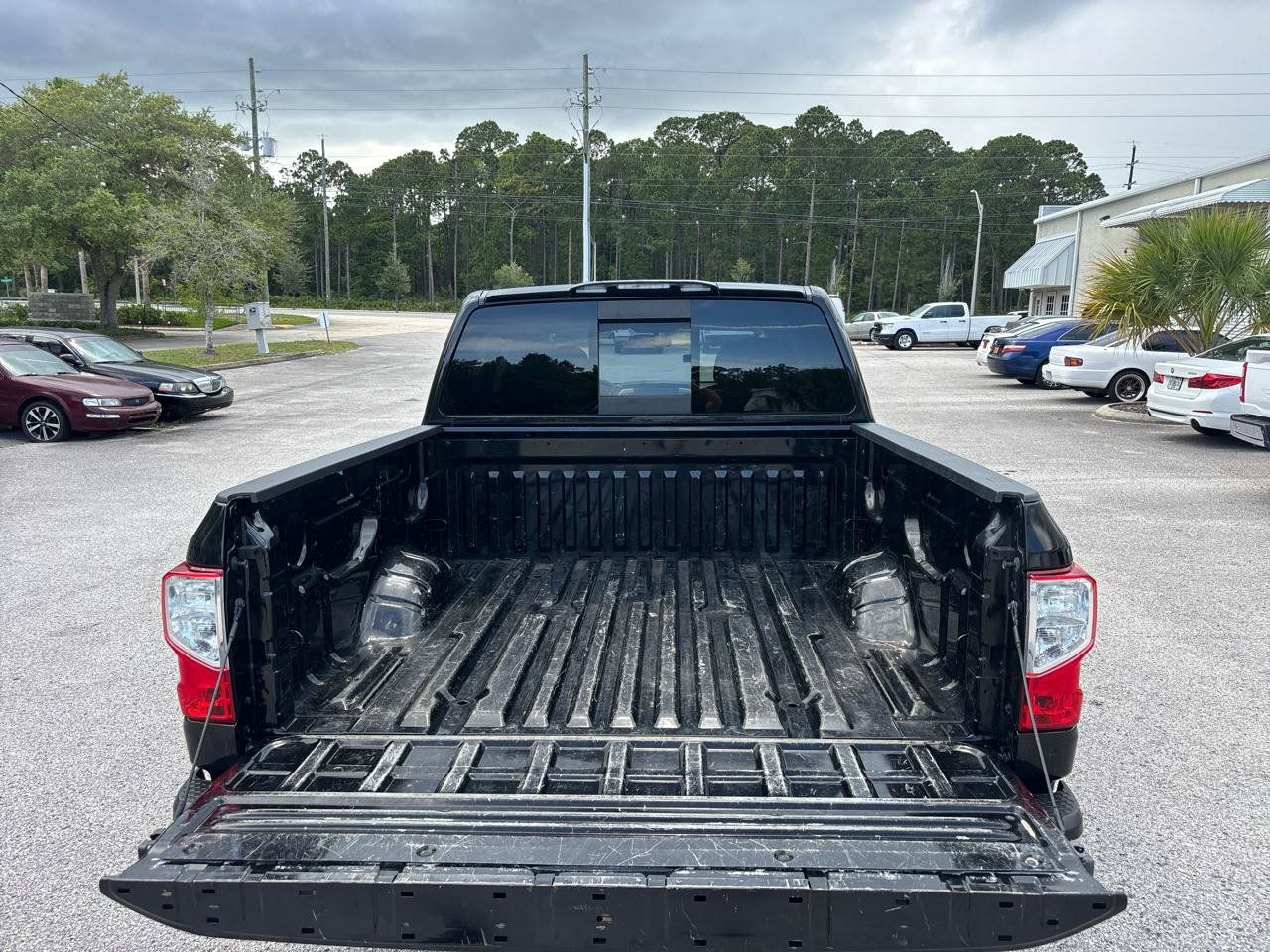 Used 2018 Nissan Titan SV RWD image 8