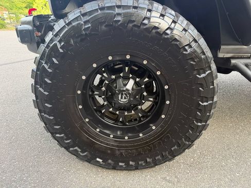 Used 2017 Jeep Wrangler Unlimited Rubicon AWD/4WD image 37