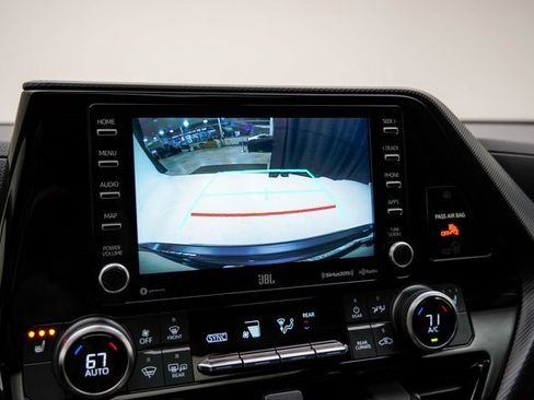 Used 2021 Toyota Highlander XSE image 22