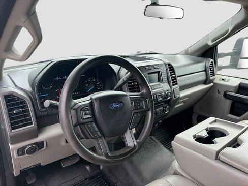 Used 2017 Ford F550 2WD Regular Cab Super Duty image 9