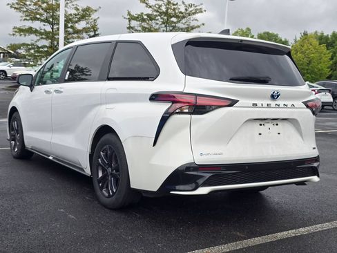 Used 2025 Toyota Sienna XSE AWD/4WD image 5