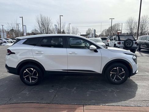 Used 2023 Kia Sportage LX image 9