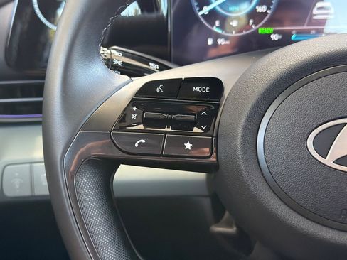 Used 2025 Hyundai Elantra Limited FWD image 29