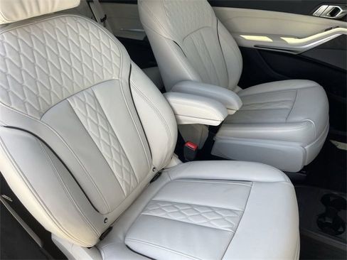 New 2026 BMW X7 M60i image 13