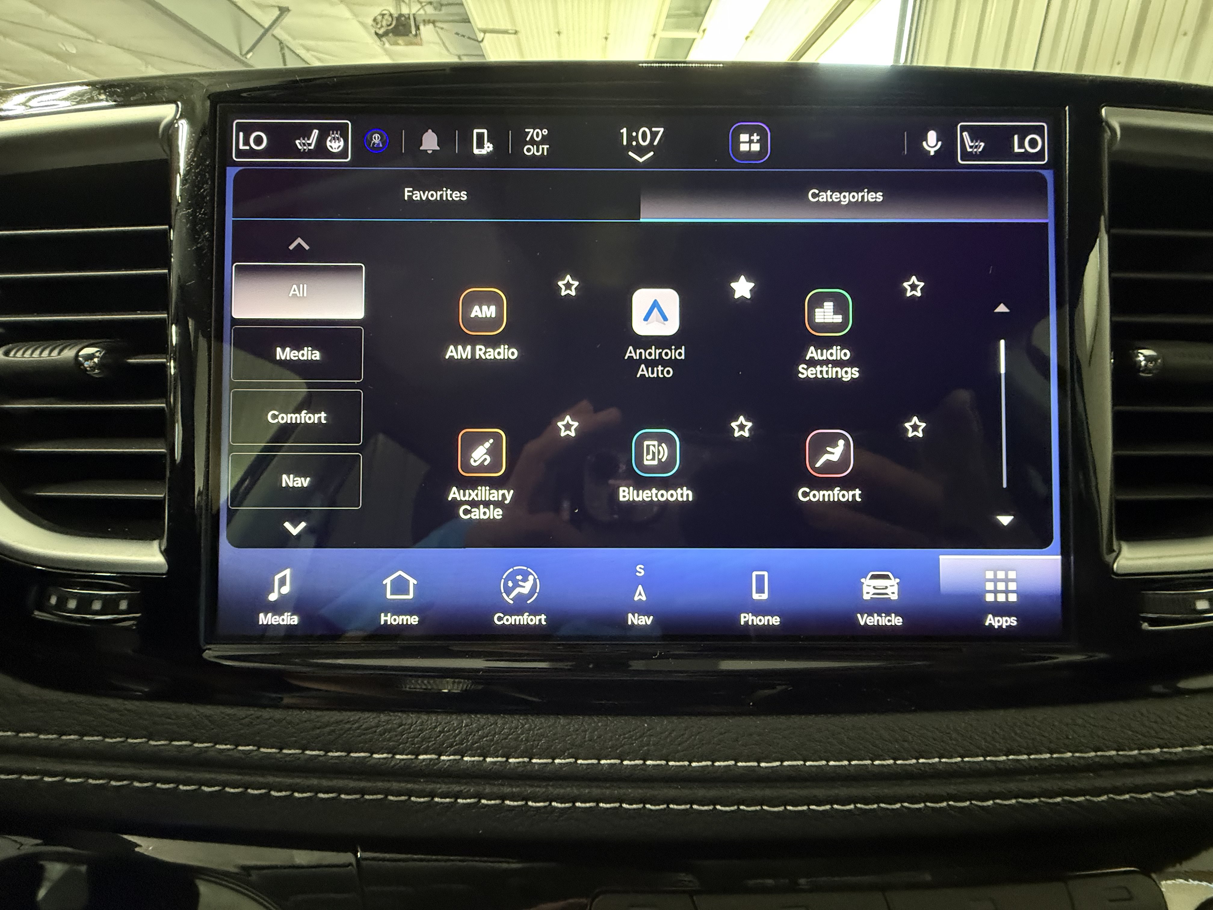 Used 2024 Chrysler Pacifica Limited w/ Trailer Tow Group FWD image 32