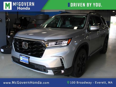 Certified 2025 Honda Pilot Touring image 1