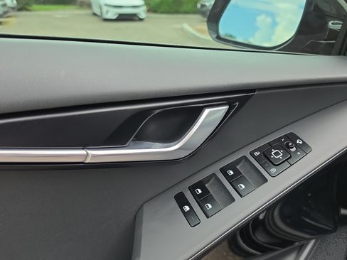 Certified 2023 Kia Niro EX Touring FWD image 17