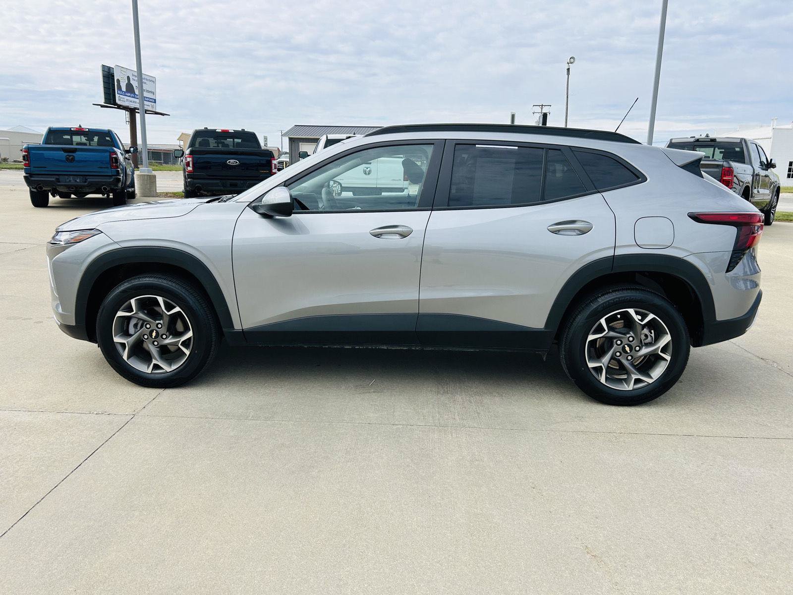 Used 2026 Chevrolet Trax LT FWD image 31