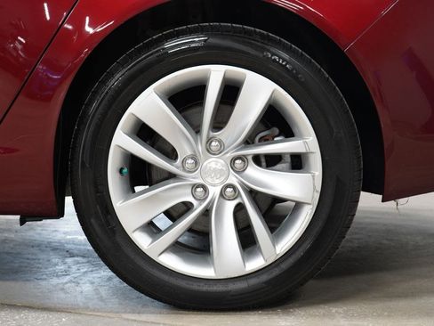 Used 2017 Buick Regal Premium w/ Driver Confidence Package #1 AWD/4WD image 38