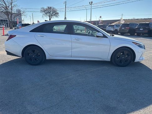 Used 2021 Hyundai Elantra SEL w/ Convenience Package image 4