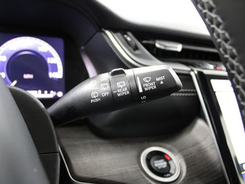 Used 2023 Jeep Grand Cherokee Limited image 36