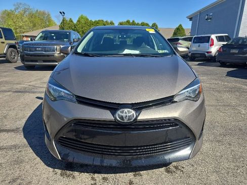 Used 2018 Toyota Corolla LE FWD image 2