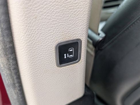 Used 2017 Chrysler Pacifica Touring-L image 33
