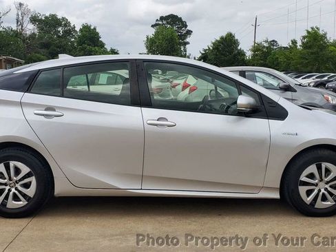 Used 2018 Toyota Prius Two w/ Prius Two Safety Plus Package FWD image 8