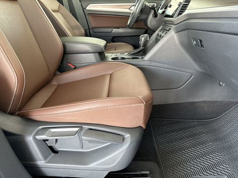 Used 2021 Volkswagen Atlas SE image 38