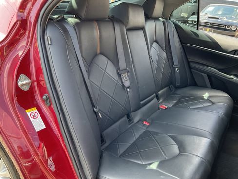 Used 2018 Toyota Camry XLE FWD image 20