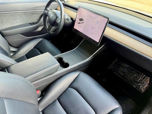 Used 2019 Tesla Model 3 Standard Range Plus image 14