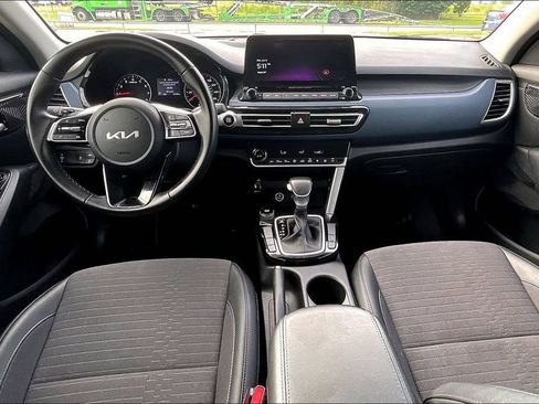 Used 2023 Kia Seltos S w/ Navigation Package FWD image 7