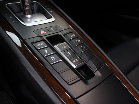 Used 2019 Porsche 911 Carrera w/ Sportdesign Package image 51