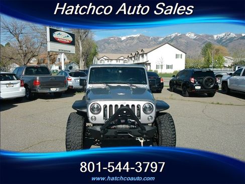 Used 2016 Jeep Wrangler Rubicon w/ Power Convenience Group image 8