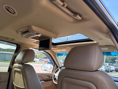 Used 2011 Cadillac Escalade 4WD Hybrid image 2