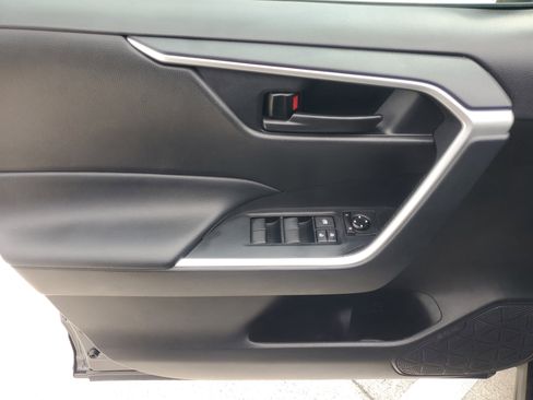 Used 2021 Toyota RAV4 LE FWD image 18