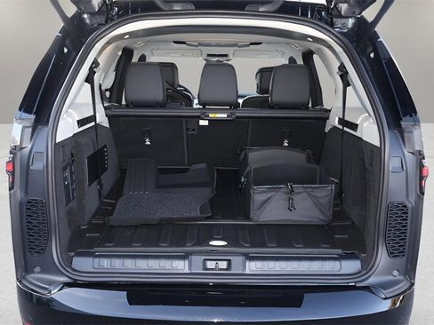 New 2026 Land Rover Discovery Limited Edition image 16