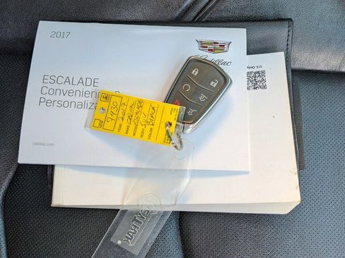 Used 2017 Cadillac Escalade ESV Luxury AWD/4WD image 30