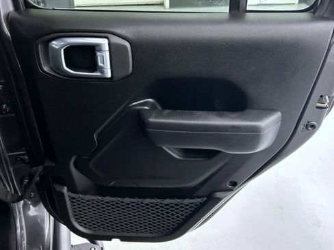 Certified 2025 Jeep Wrangler Sport S image 17