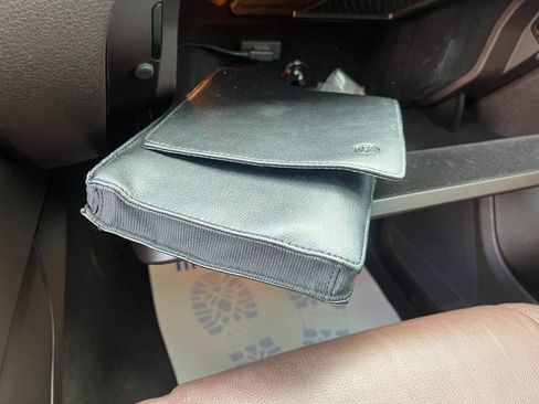 Used 2012 Volkswagen Touareg Hybrid image 32