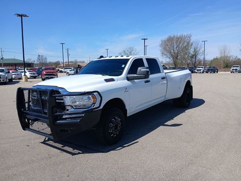 Used 2024 RAM 3500 Tradesman w/ Chrome Appearance Group image 4